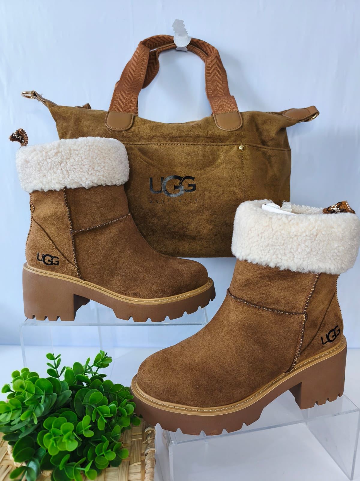 Conjunto botas UGG y bolso a juego - Imagen 1