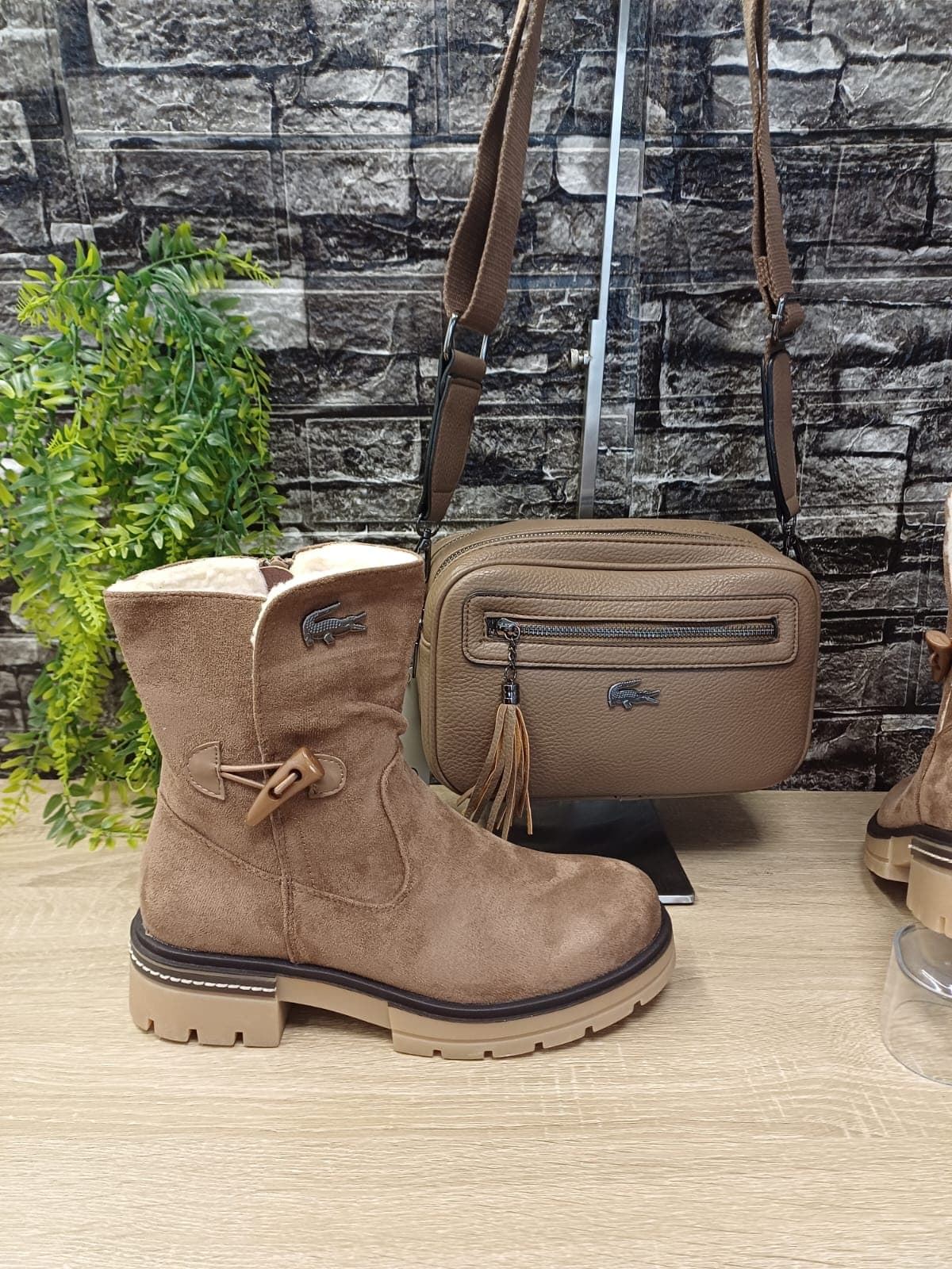 Conjunto Botas y bolso Lacoste - Imagen 2
