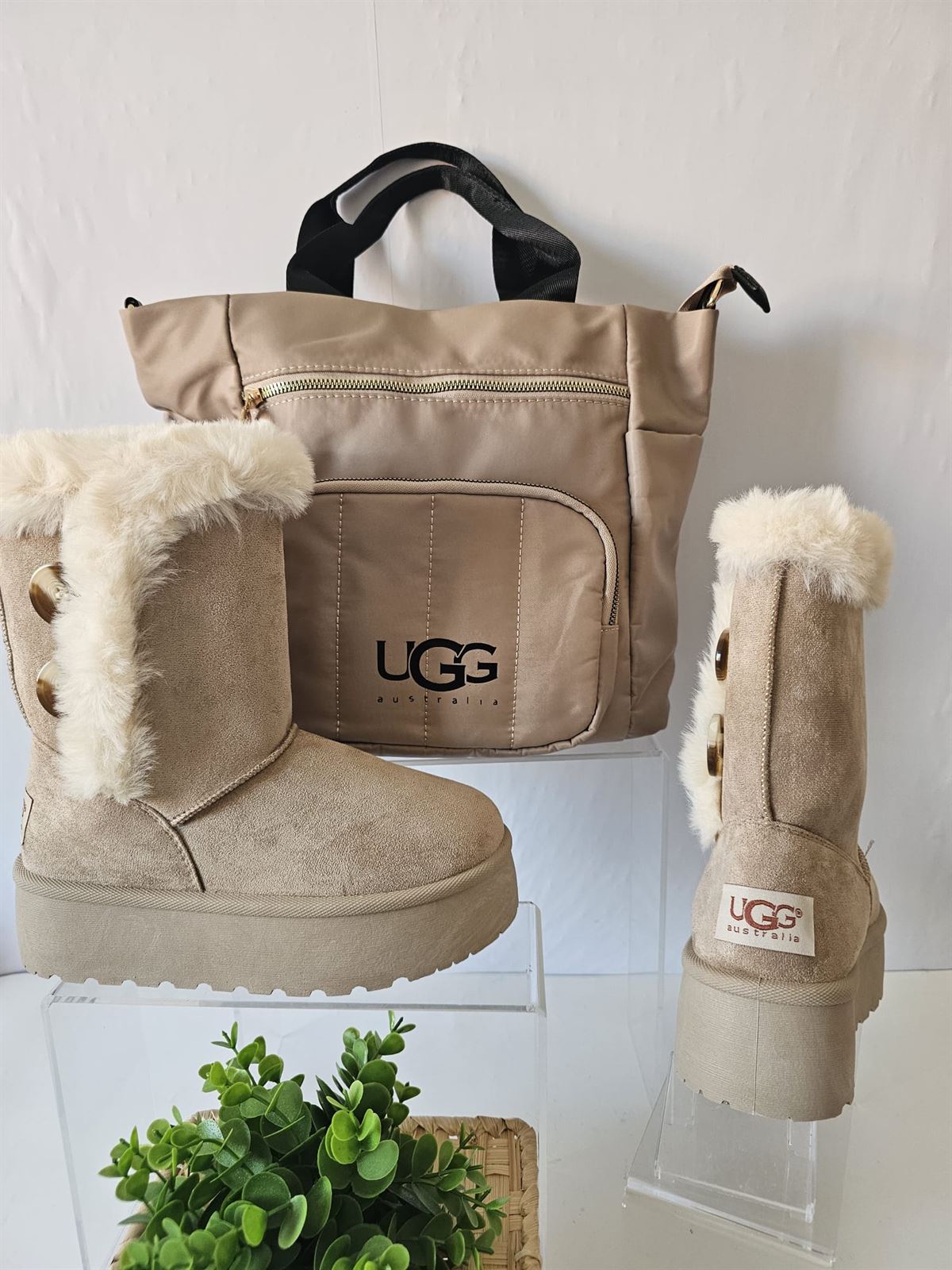 Conjunto botas y bolso Ugg - Imagen 1