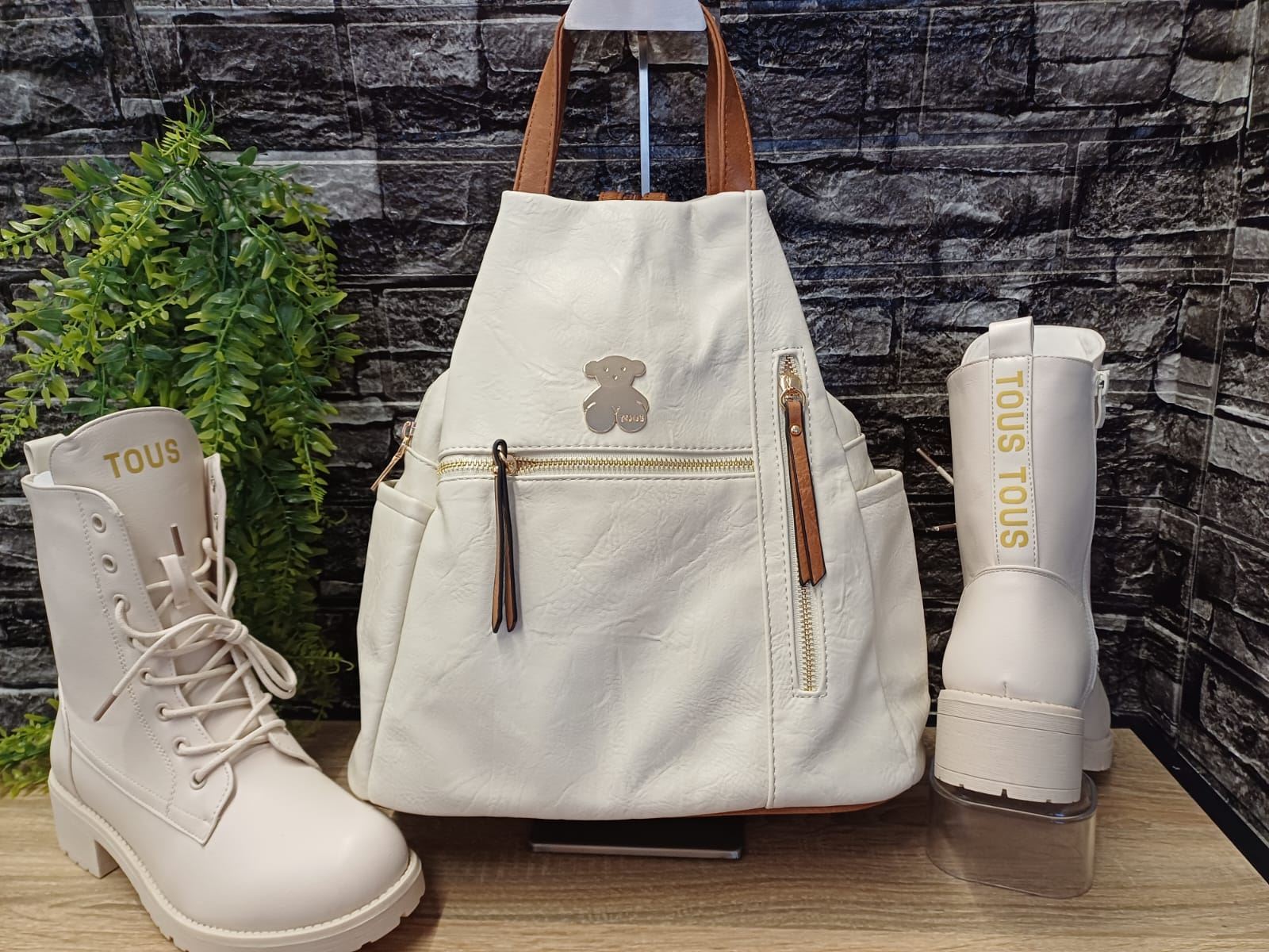 Conjunto Botas y mochila Tous - Imagen 1