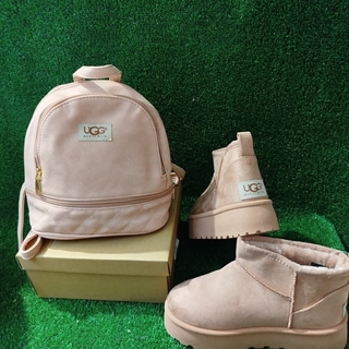 Conjunto botas y mochila UGG - Imagen 1