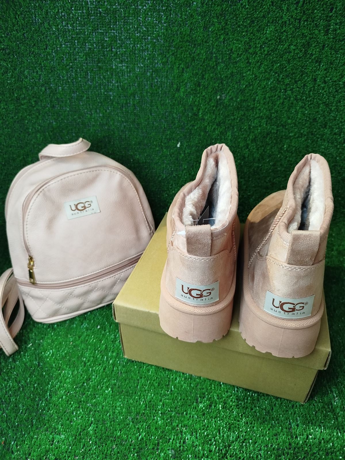Conjunto botas y mochila UGG - Imagen 2