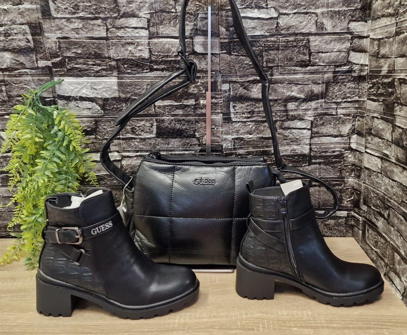 Conjunto botín y bolso Guess - Imagen 1