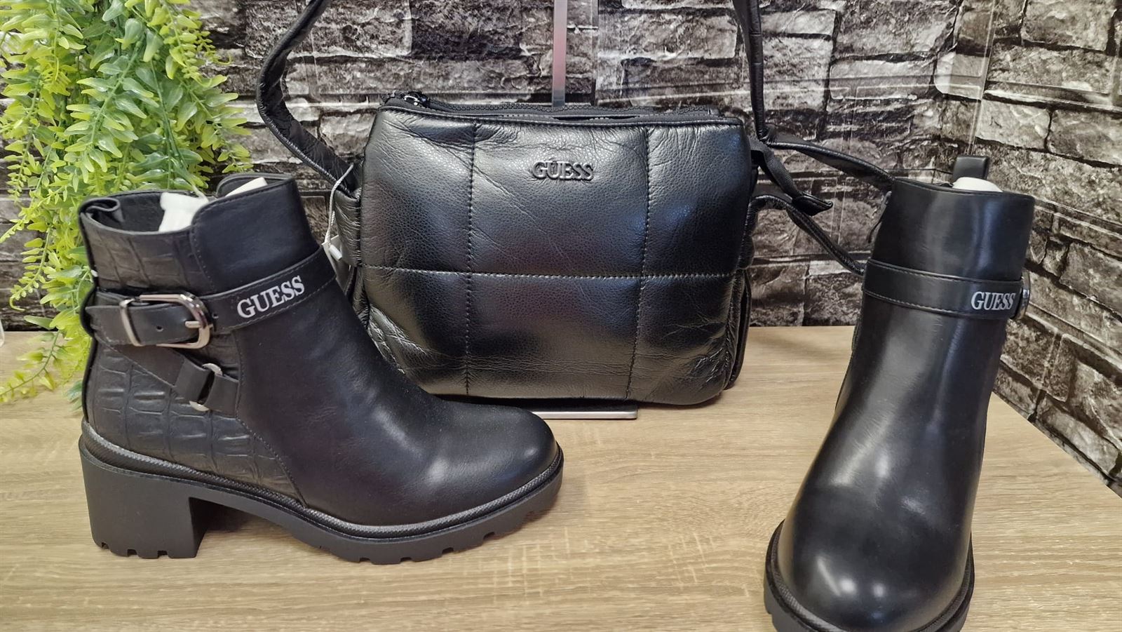 Conjunto botín y bolso Guess - Imagen 2