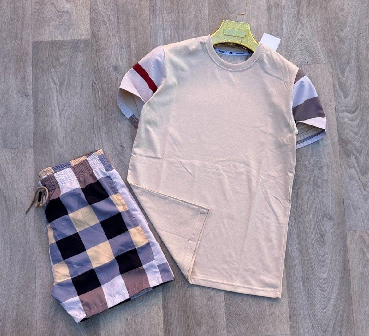 Conjunto Burberry de verano - Imagen 1