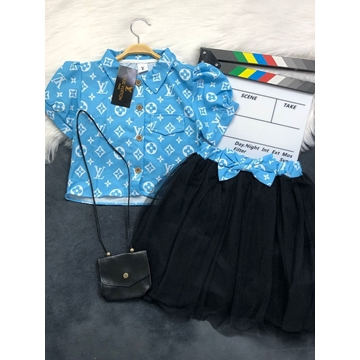 Conjunto camiseta falda y bolsito Louis Vuitton - Imagen 1