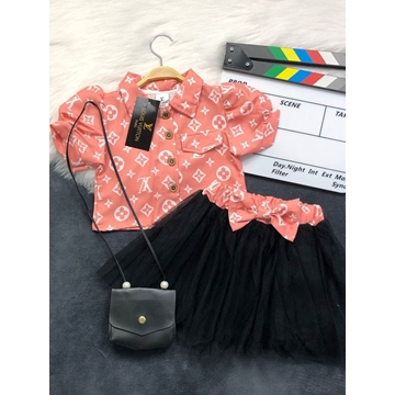 Conjunto camiseta falda y bolsito Louis Vuitton - Imagen 2