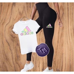Conjunto camiseta y leggins Adidas de mujer - Imagen 1