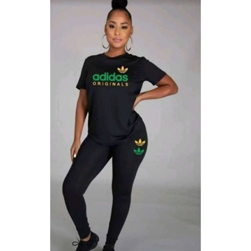 Conjunto camiseta y leggins Adidas mujer - Imagen 1