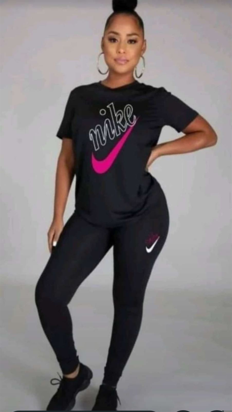 Conjunto camiseta y leggins Nike - Imagen 1