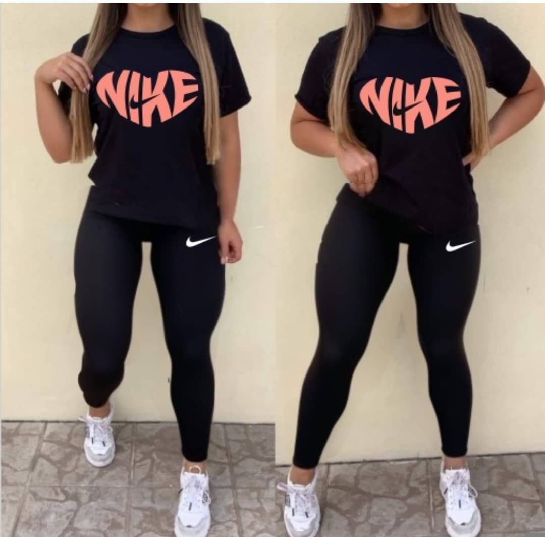 Conjunto camiseta y leggins Nike - Imagen 2