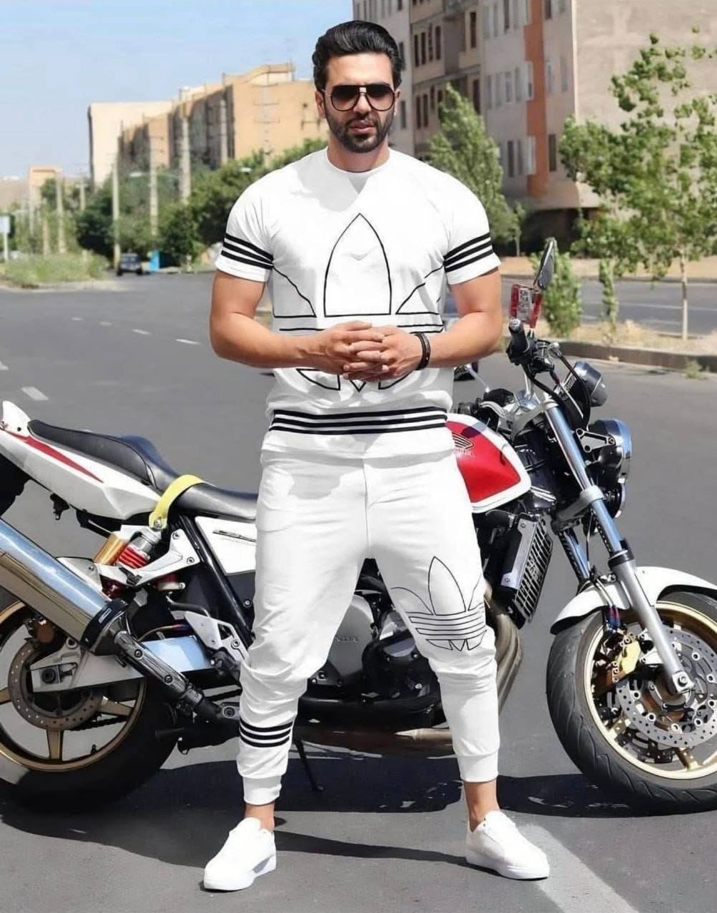 Conjunto camiseta y pantalón largo Adidas - Imagen 1