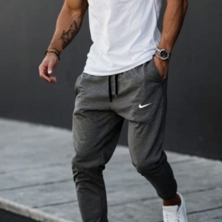 Conjunto camiseta y pantalón Nike - Imagen 1