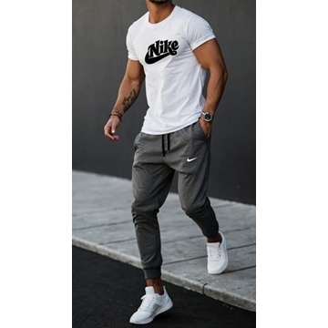 Conjunto camiseta y pantalón Nike - Imagen 1