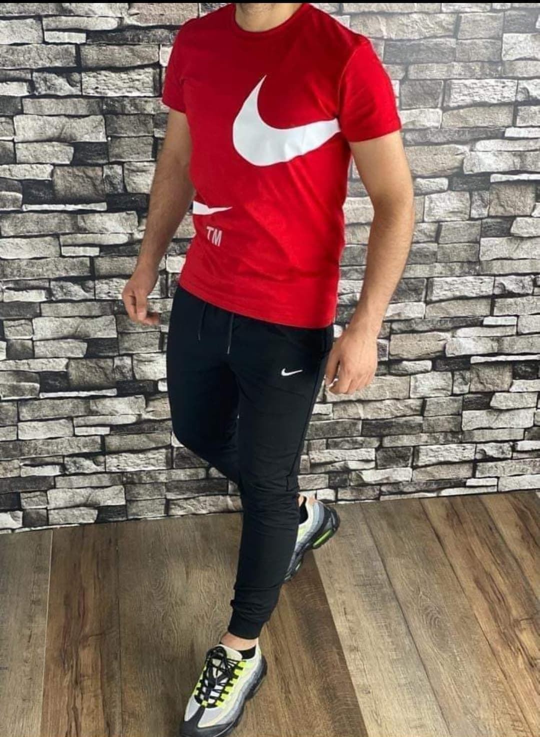 Conjunto camiseta y pantalón Nike - Imagen 1