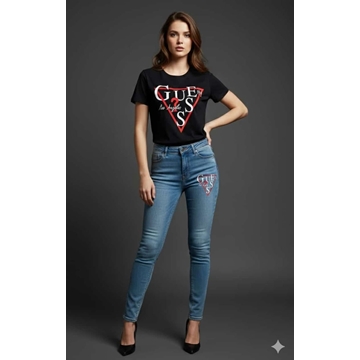 Conjunto camiseta y pantalón vaquero Guess de mujer - Imagen 1