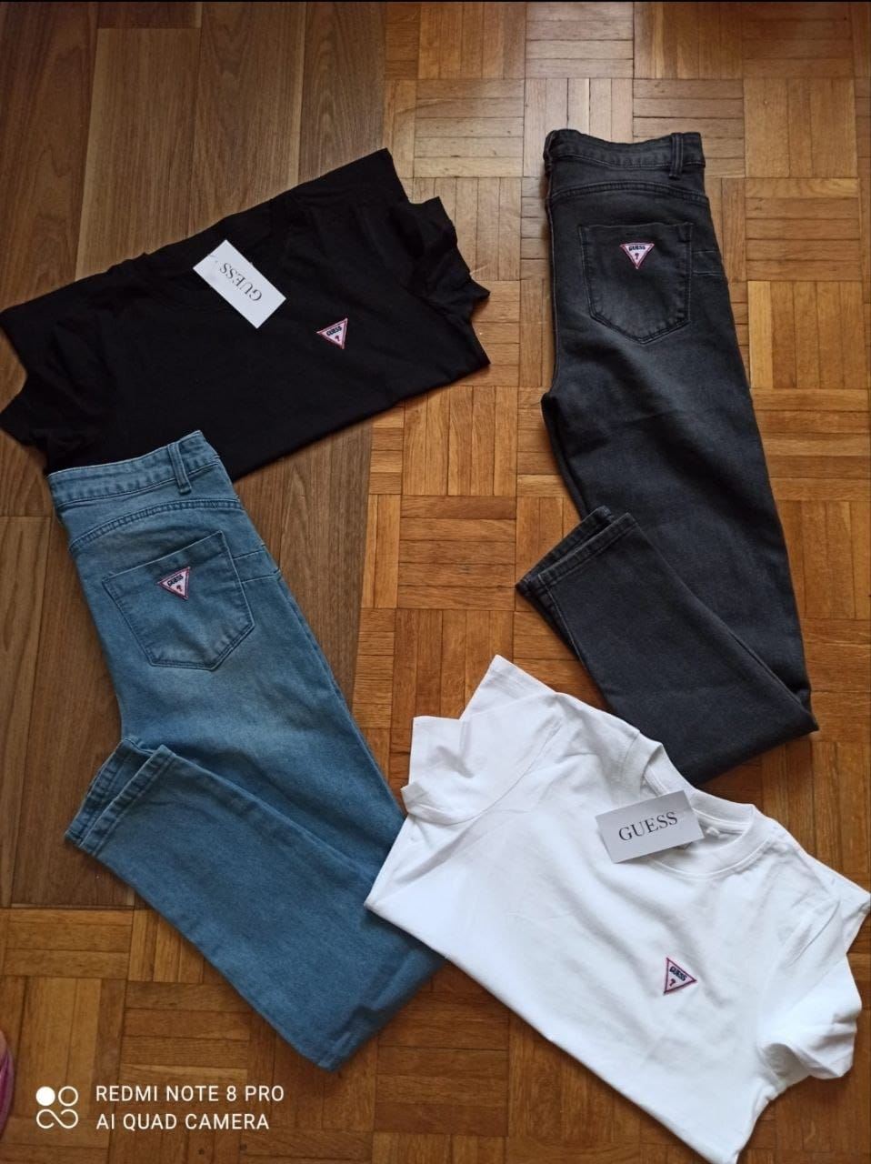 Conjunto camiseta y pantalón vaquero Guess - Imagen 1