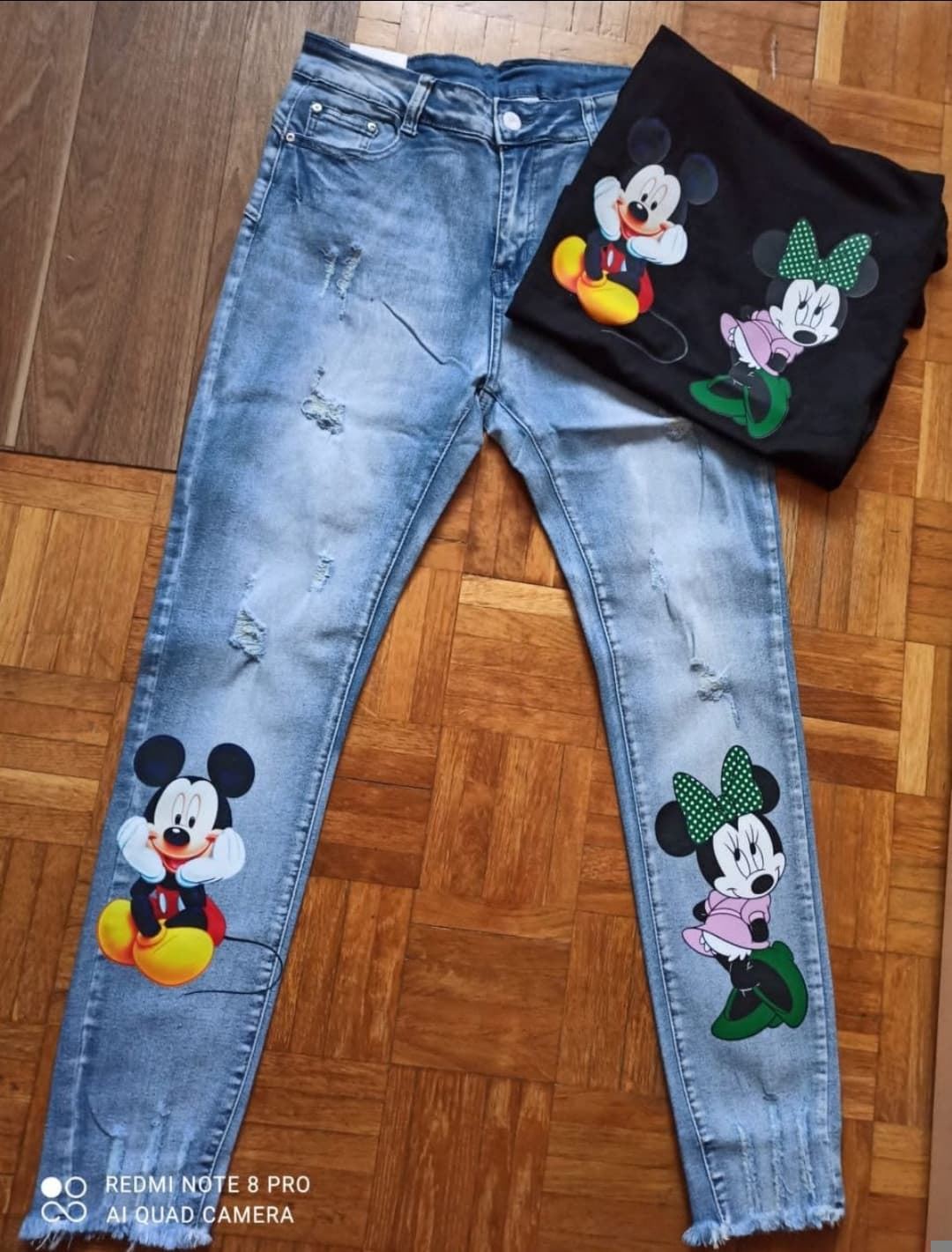 Conjunto camiseta y pantalón vaquero  Mickey y Minnie - Imagen 1