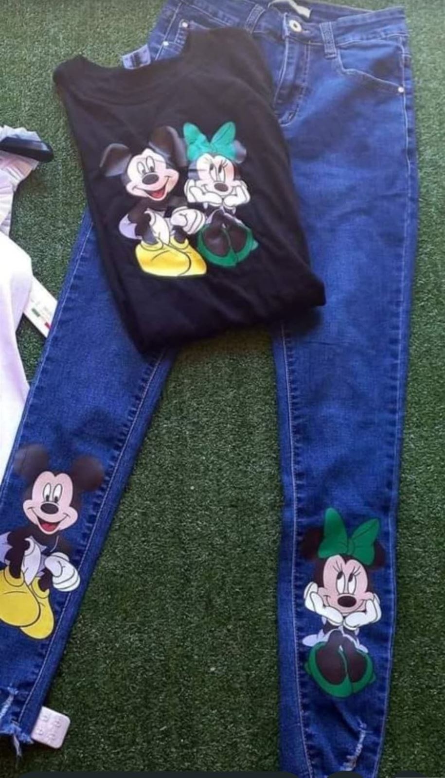 Conjunto camiseta y pantalón vaquero  Mickey y Minnie - Imagen 2
