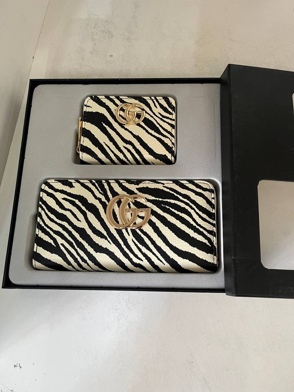 Conjunto carteras guess con estampado leopardo - Imagen 1