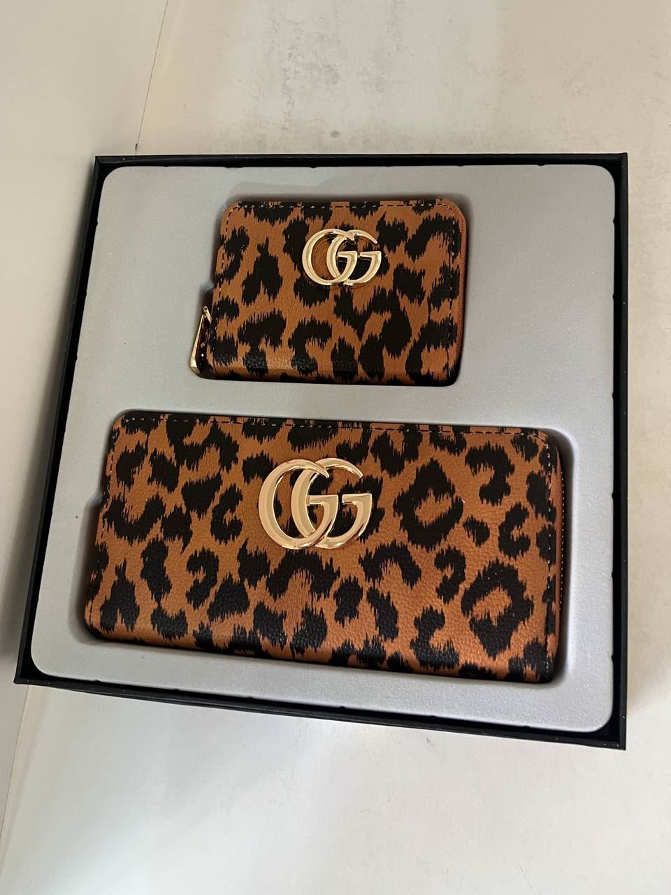 Conjunto carteras guess con estampado leopardo - Imagen 3