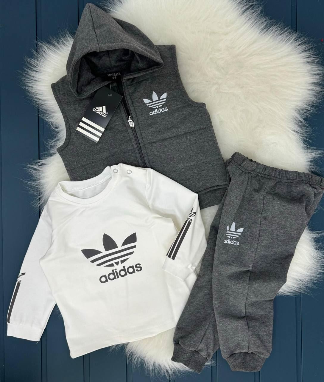 Conjunto de bebé Adidas 3 piezas - Imagen 4