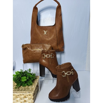 Conjunto de bolsos y botas Louis Vuitton - Imagen 1