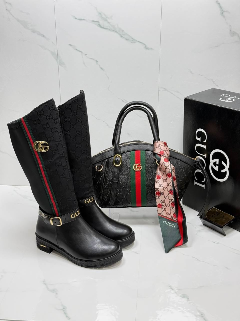 Conjunto de botas altas y bolso Gucci - Imagen 1