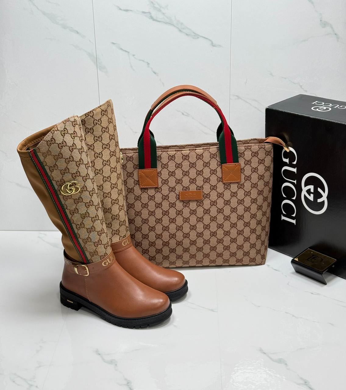 Conjunto de botas altas y bolso Gucci - Imagen 2