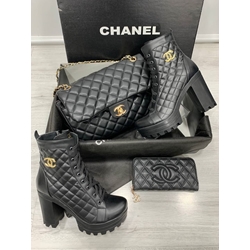 Conjunto de botas de tacón cartera y bolso Chanel - Imagen 1