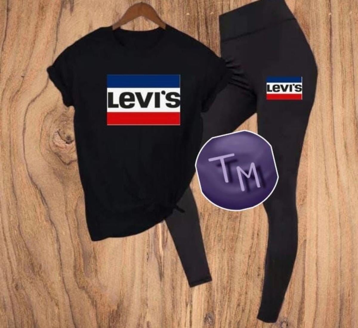 Conjunto de camiseta y leggins Levis - Imagen 1