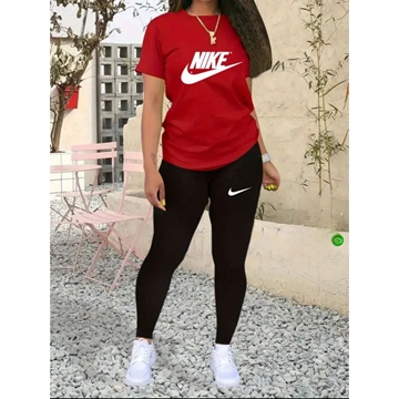 Conjunto de camiseta y leggins Nike de mujer - Imagen 2