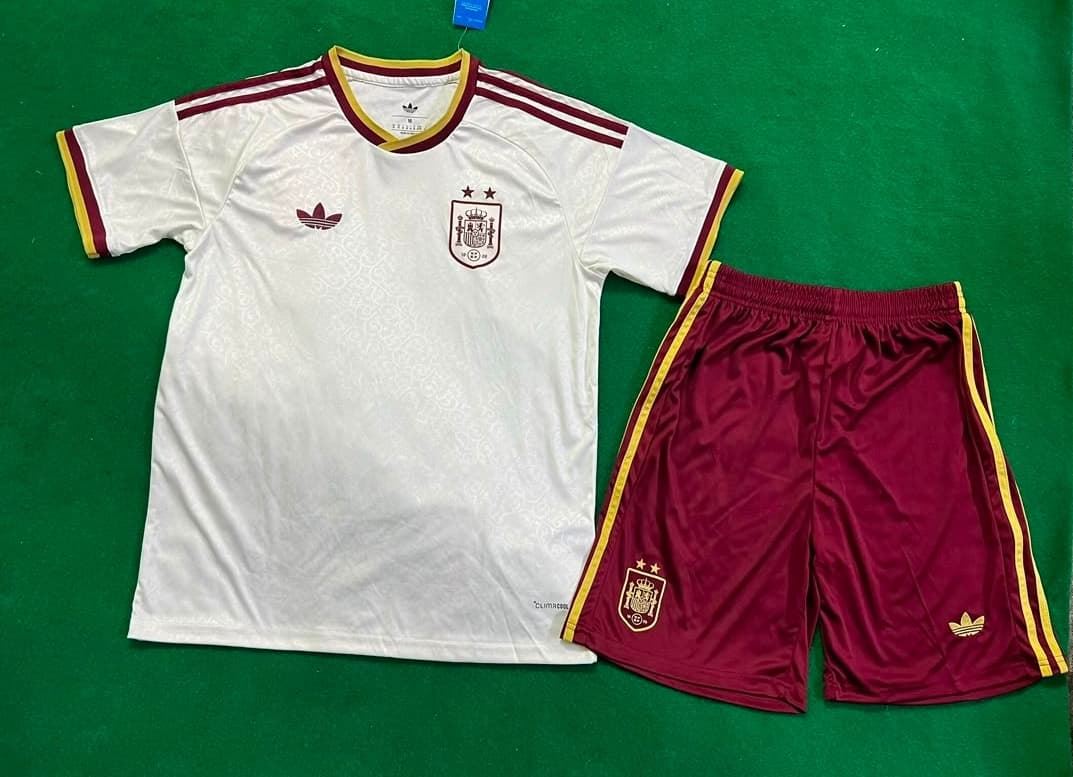 Conjunto de futbol de verano España 26/27 - Imagen 1