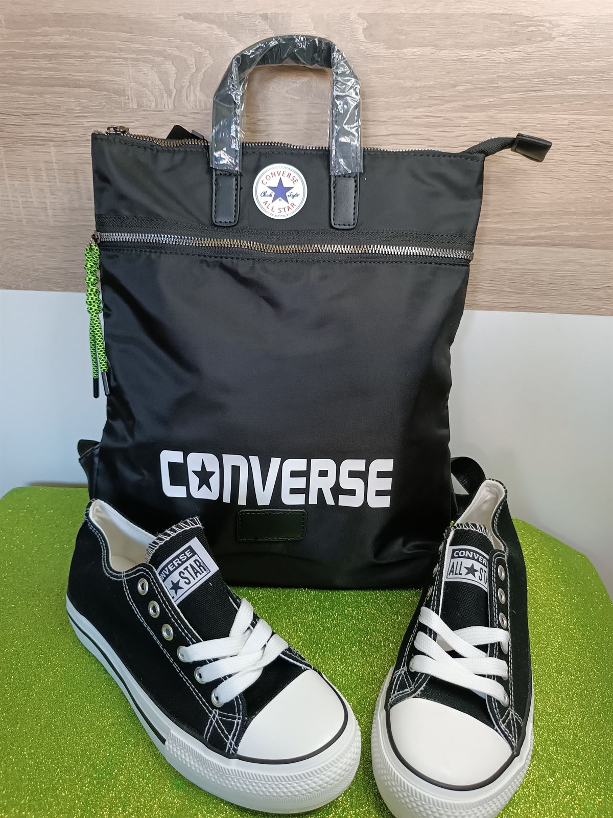 Conjunto de mochila y converse - Imagen 1
