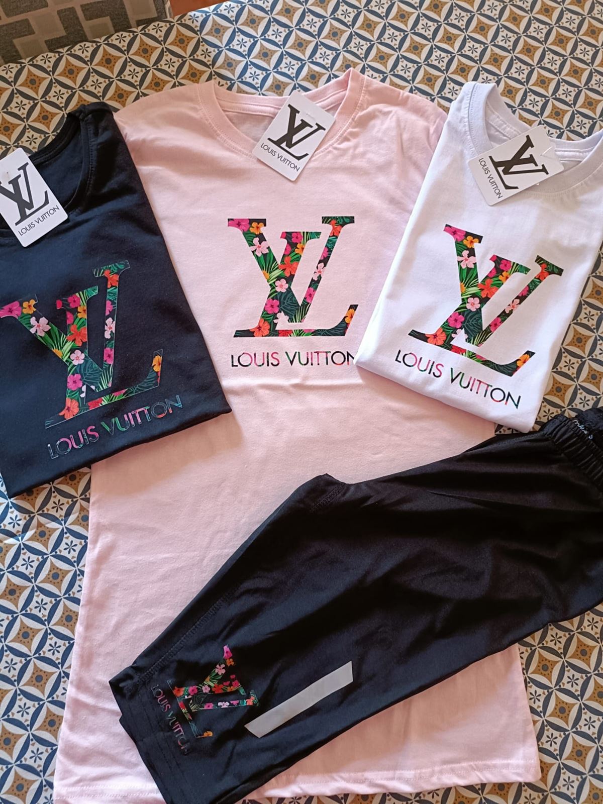 Conjunto de mujer Louis Vuitton - Imagen 1