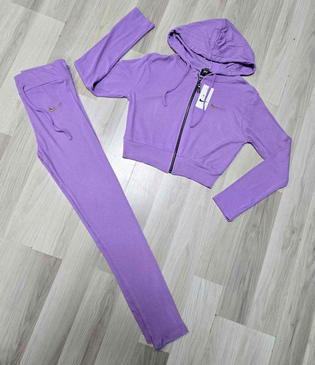 Conjunto de mujer Nike - Imagen 1