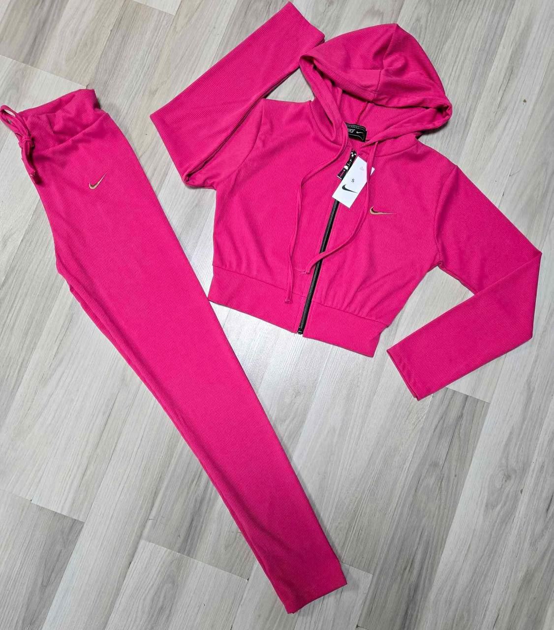 Conjunto de mujer Nike - Imagen 3