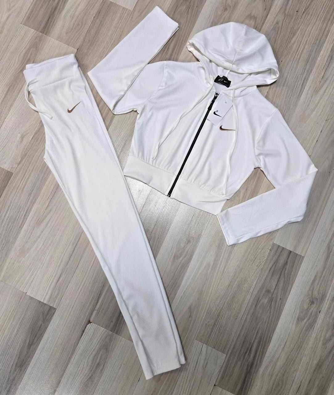 Conjunto de mujer Nike - Imagen 4