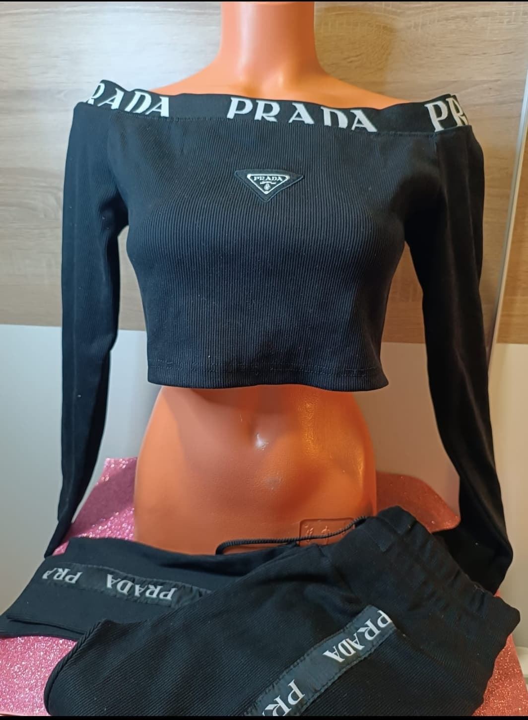 Conjunto de mujer Prada - Imagen 1