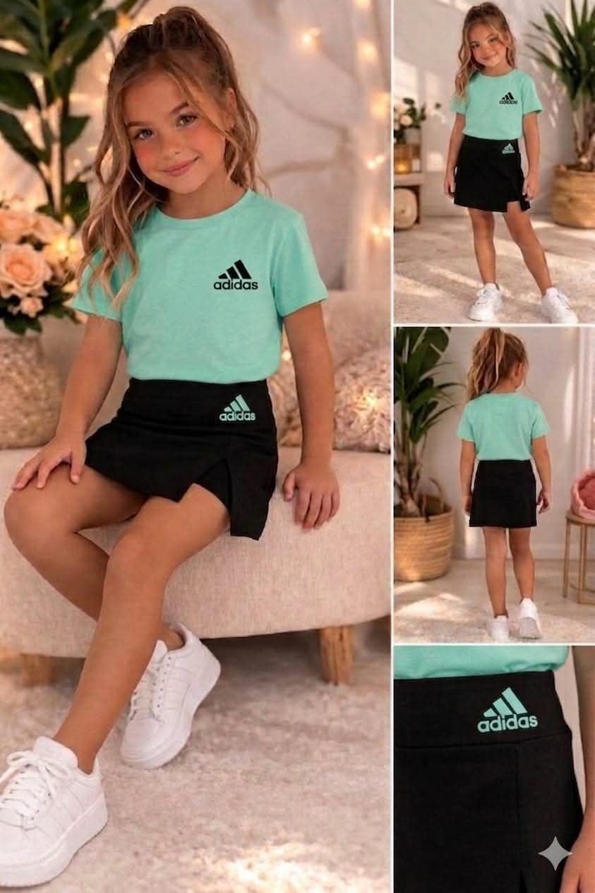 Conjunto de niña de camiseta y falda pantalón Adidas - Imagen 3