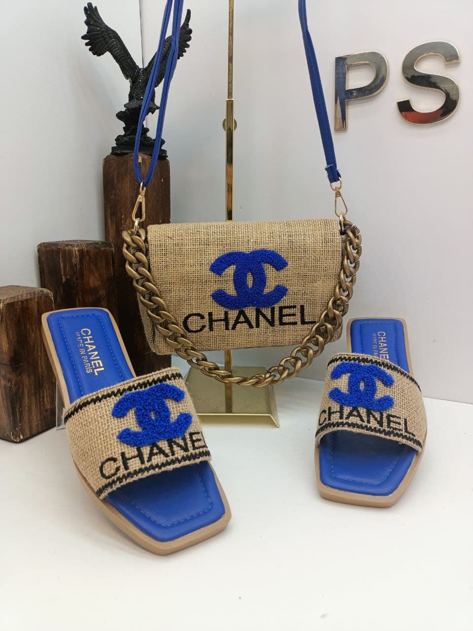 Conjunto de sandalias y bolso Chanel - Imagen 1