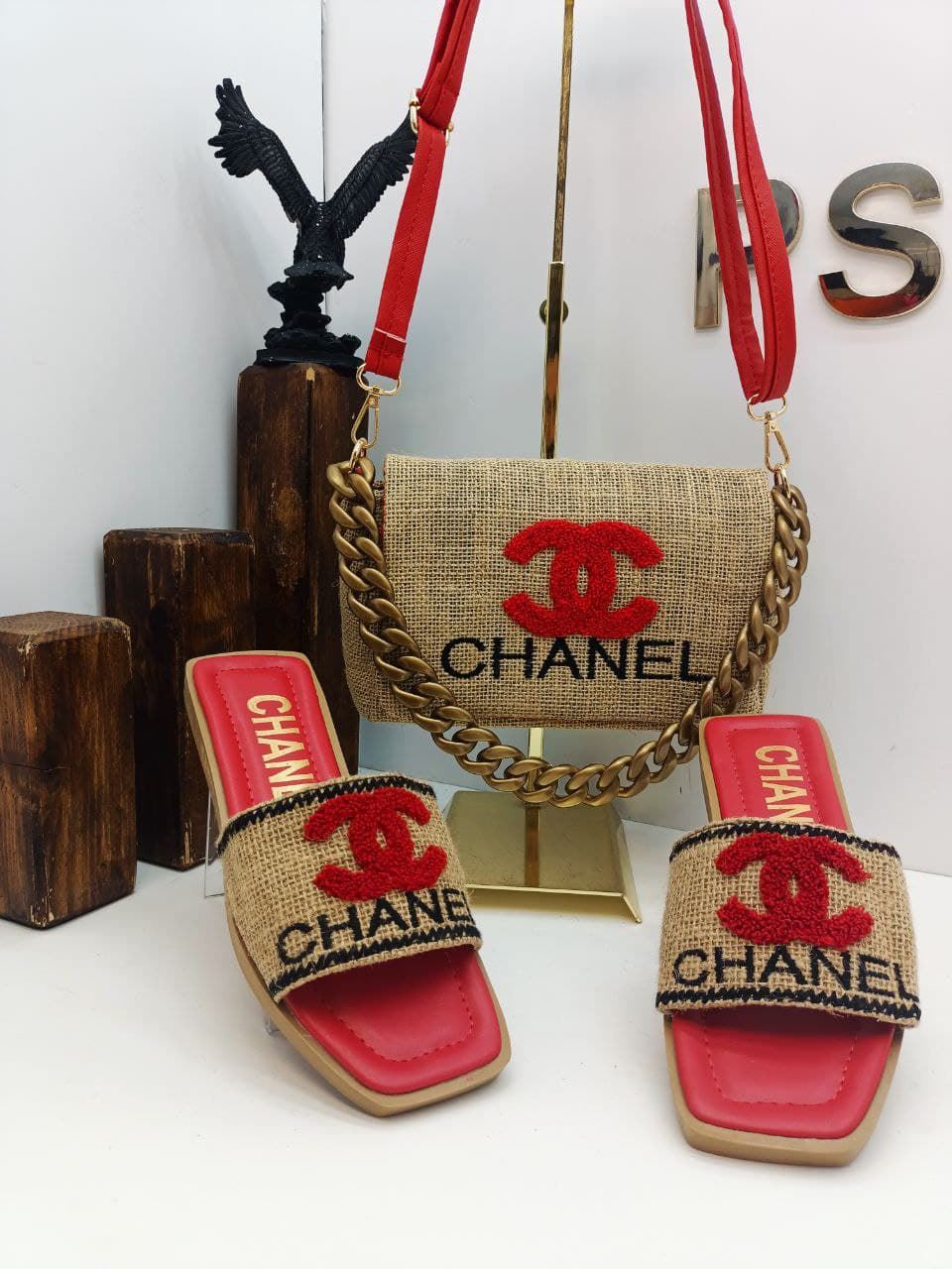 Conjunto de sandalias y bolso Chanel - Imagen 2
