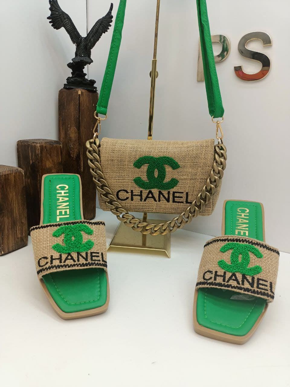 Conjunto de sandalias y bolso Chanel - Imagen 3