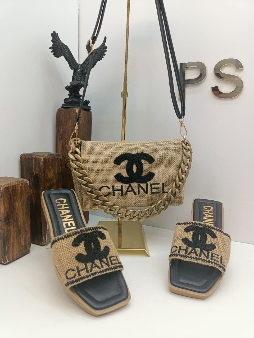 Conjunto de sandalias y bolso Chanel - Imagen 5