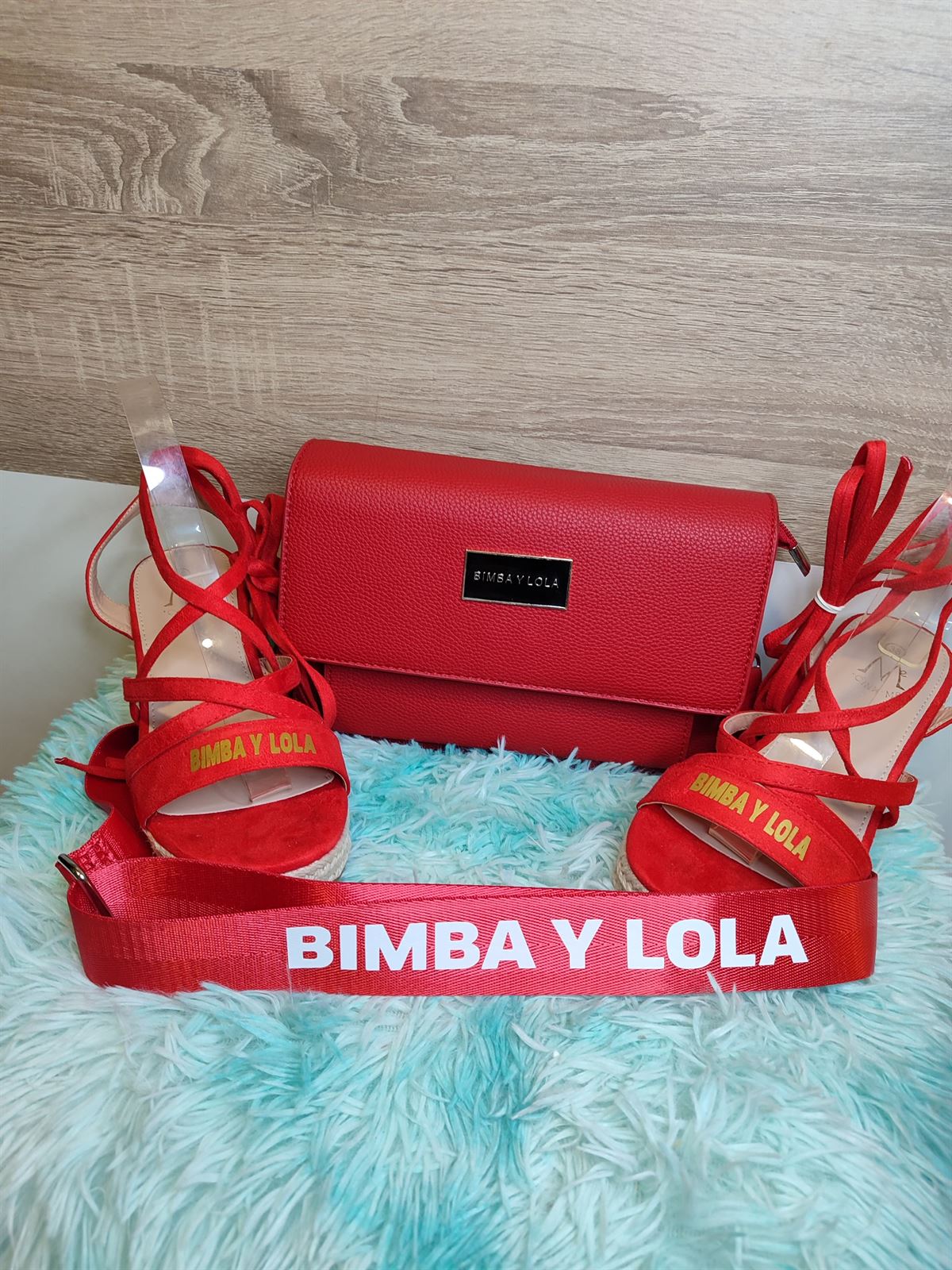 Conjunto de sandalias y bolso de Bimba y Lola - Imagen 3