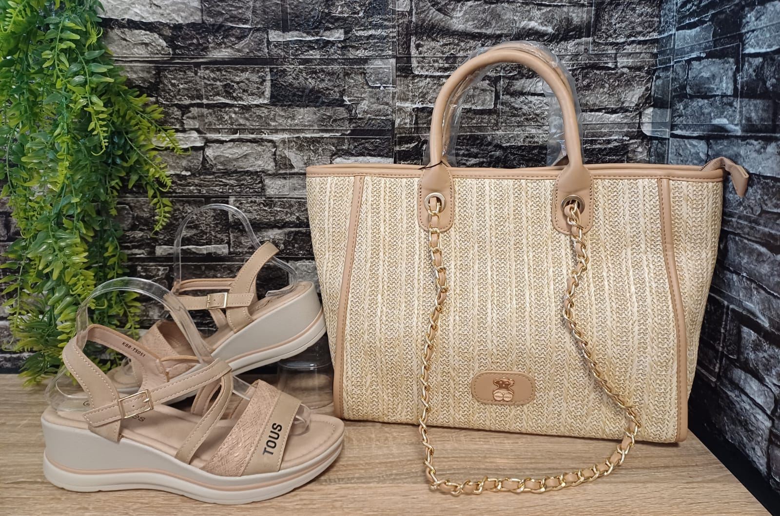 Conjunto de sandalias y bolso Tous - Imagen 1