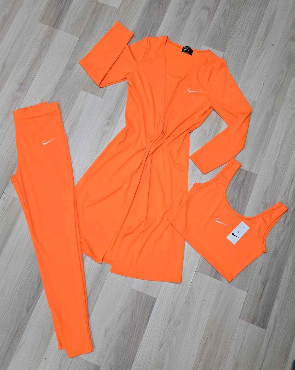 Conjunto de tres piezas Nike de mujer - Imagen 3