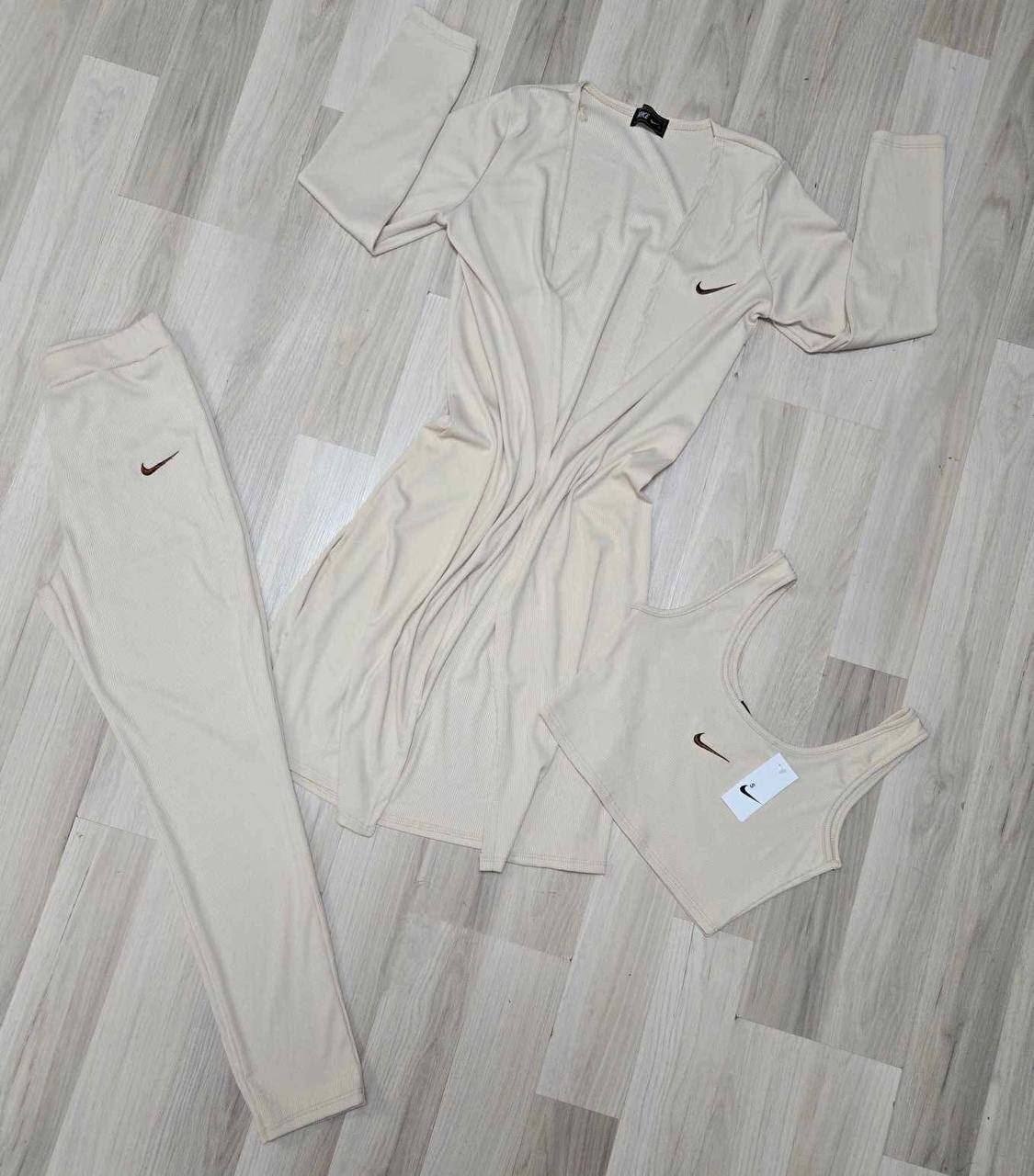 Conjunto de tres piezas Nike de mujer - Imagen 5