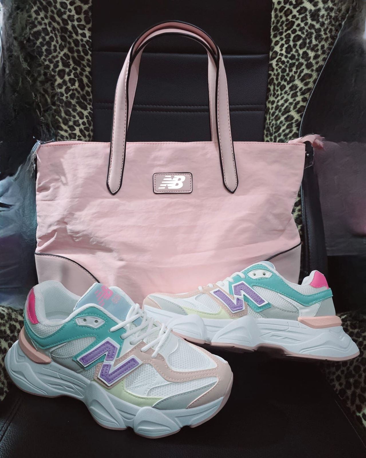 Conjunto de zapatillas y bolso New Balance - Imagen 1