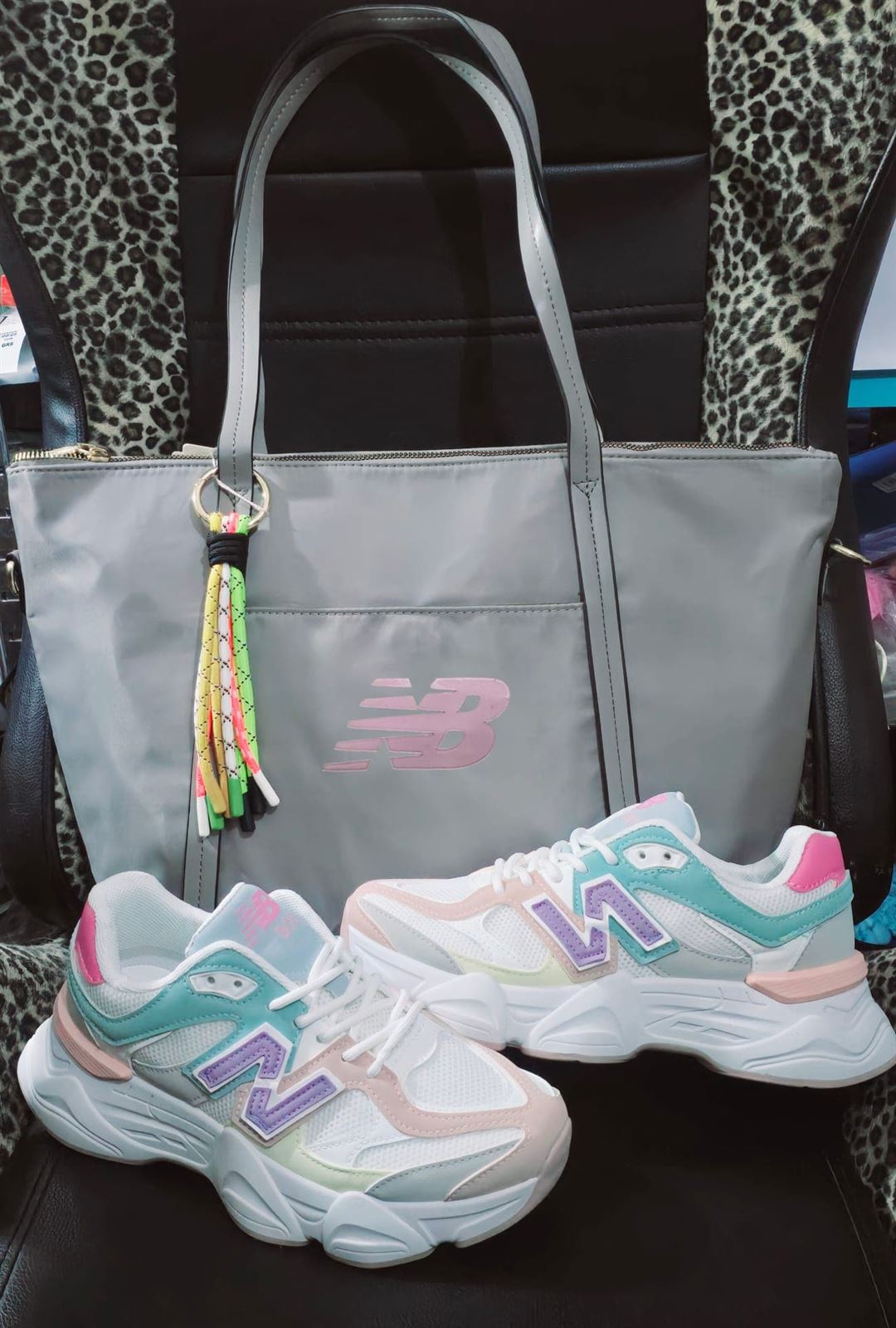 Conjunto de zapatillas y bolso New Balance - Imagen 2